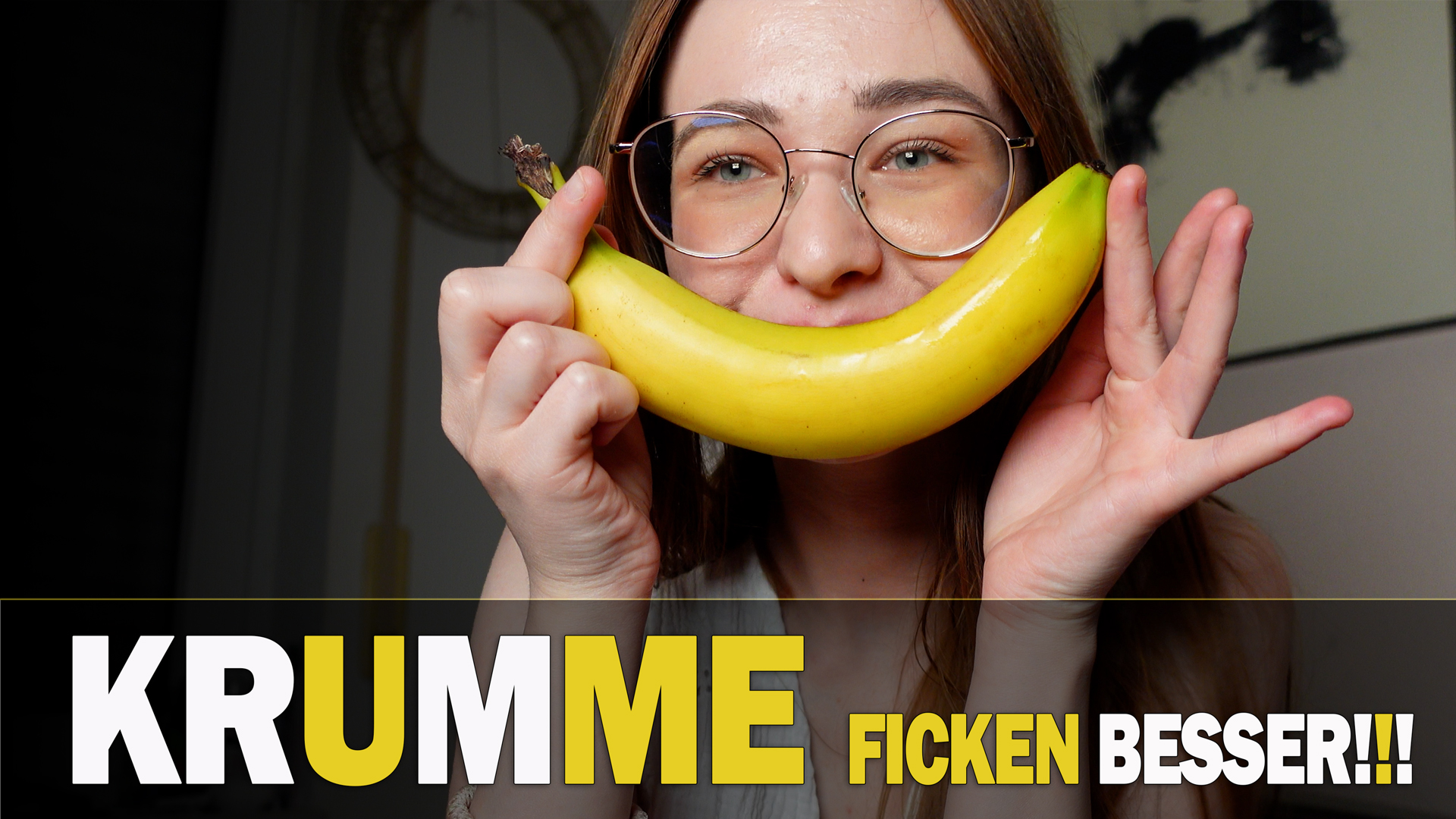 Banana Bonita! Ja ich hab das wirklich gemacht! Die meisten machen sich die Banane in die Bowl, ich bin die, die schiebt sich die Banane in ihr Hole (Loch) Hehe, ja was soll ich sagen, ICH FICKE EINE BANANE! Brauch ich dafür nen Grund? NEIN! Nur das richtige Maß an Verzweiflung, weil kein echter Schwanz da und meine Geilheit die Führung übernimmt! Bitte sag mir das du es auch schonmal mit Obst gemacht hast! Melone z.B.!