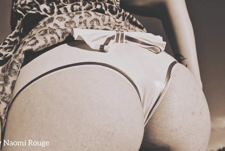 Lady-Naomi-Rouge: Latexslip Polituranweisung