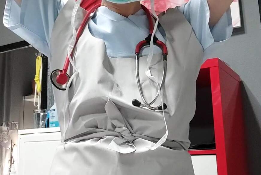 Lady-Naomi-Rouge: Die Anprobe 4 Klinik Outfits