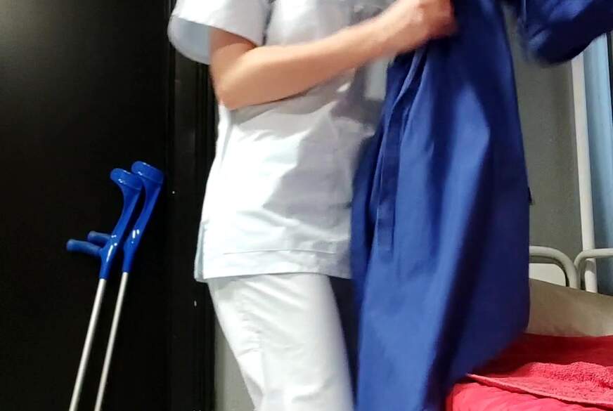 Lady-Naomi-Rouge: Die Anprobe 4 Klinik Outfits