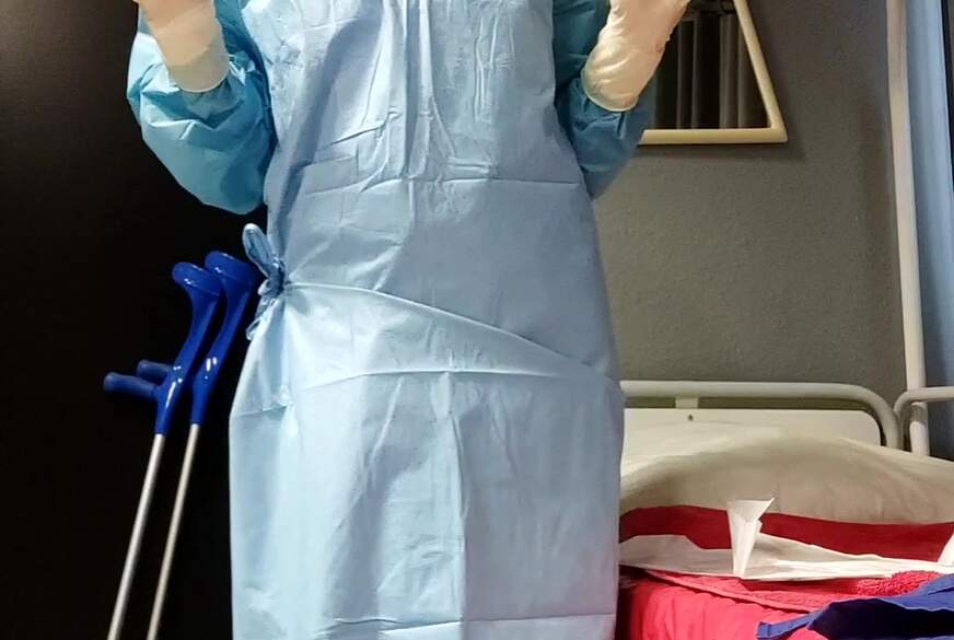 Lady-Naomi-Rouge: Die Anprobe 4 Klinik Outfits