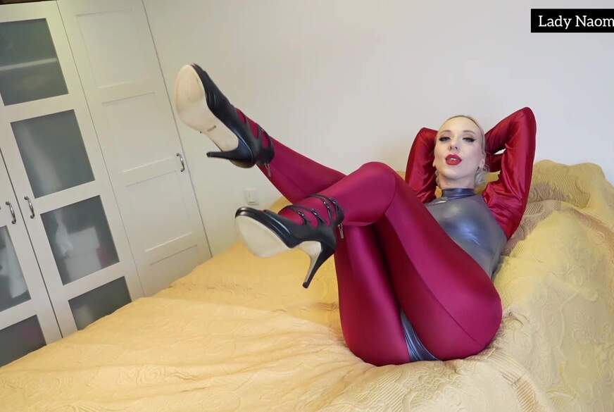 Lady-Naomi-Rouge: Leohex auf dem Bett