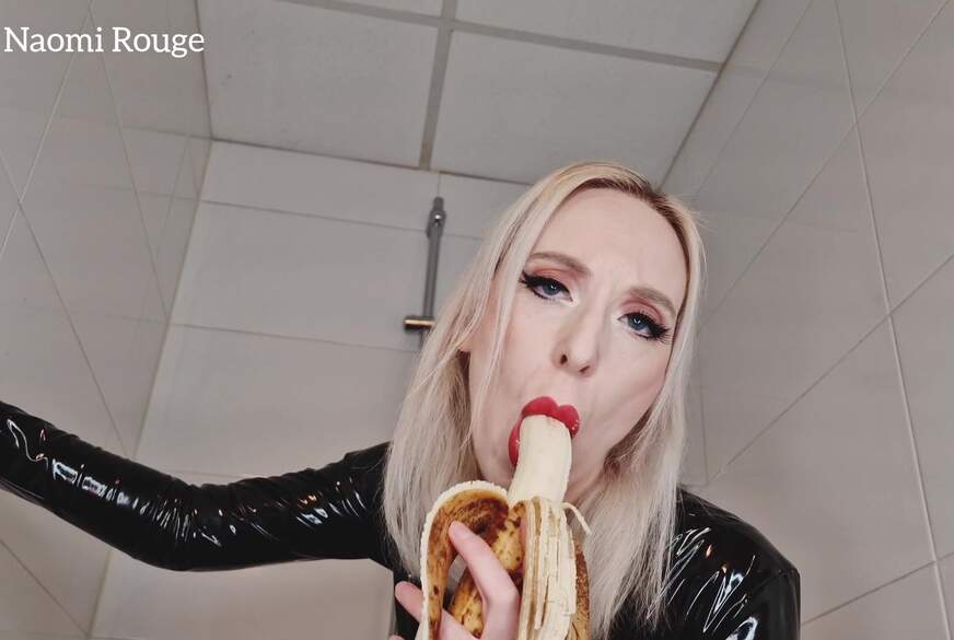 Bananen-B**wjob? Sexy dominantes Foodspitting von Lady-Naomi-Rouge pic3