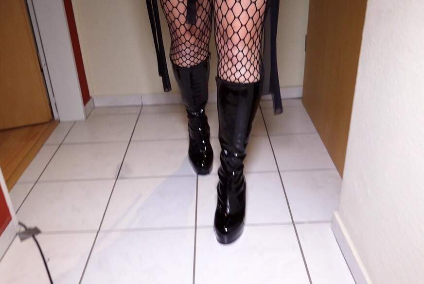 Celina-Hot: Meine schwarzen Stiefeln
