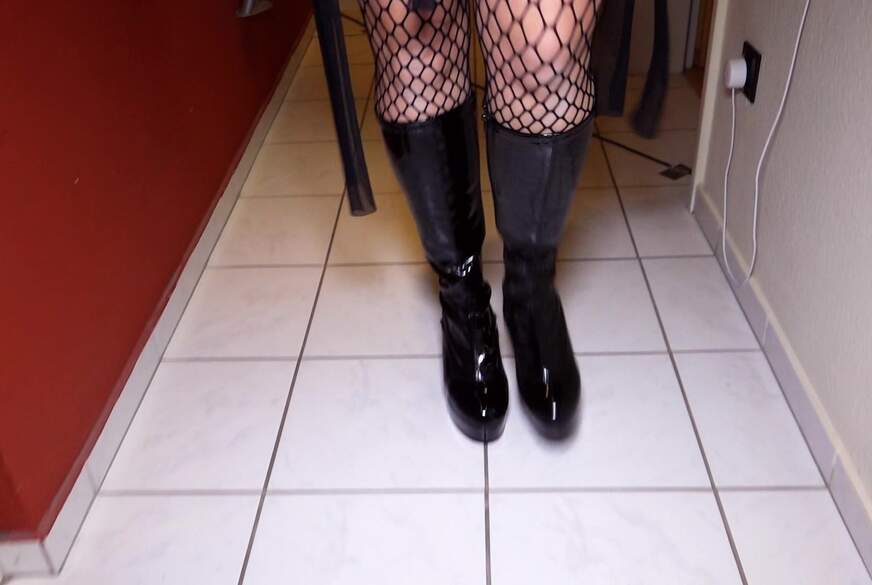 Celina-Hot: Meine schwarzen Stiefeln
