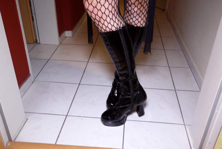 Celina-Hot: Meine schwarzen Stiefeln