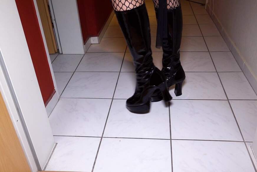 Celina-Hot: Meine schwarzen Stiefeln