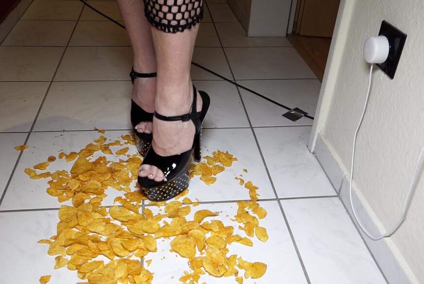 Chips zertreten von Celina-Hot pic1