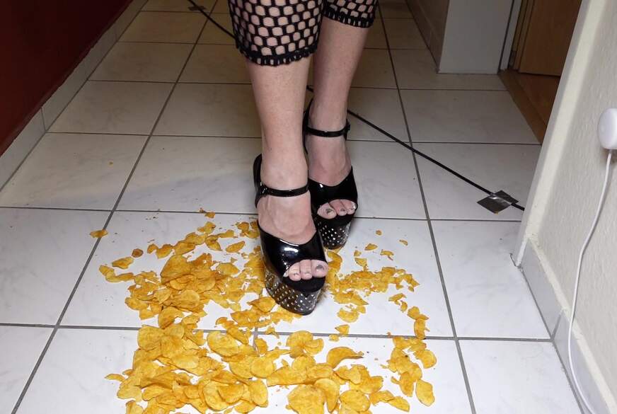 Chips zertreten von Celina-Hot pic3