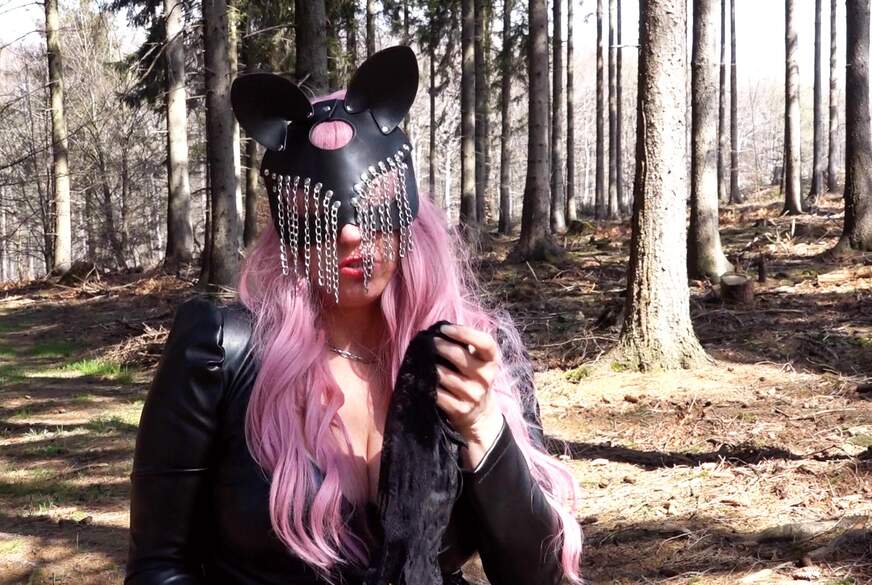 Celina-Hot: Freies P****n im Wald