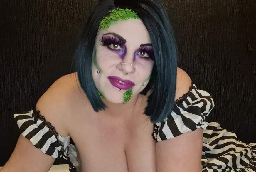 MelliniaStone: Cosplay, Beetlejuice mit verrücktem Zungen Dildo