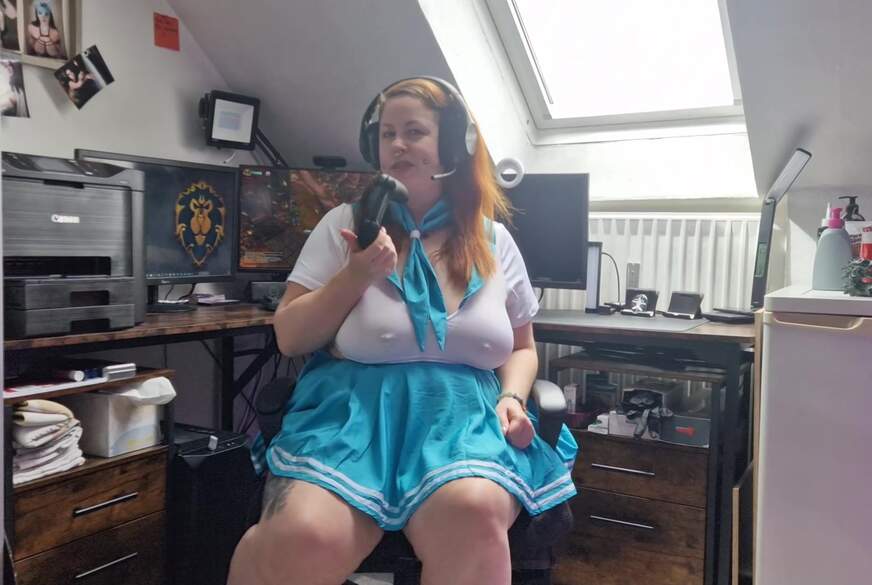 MelliniaStone: Gamer Freundin besorgt es sich! Geil durch zocken
