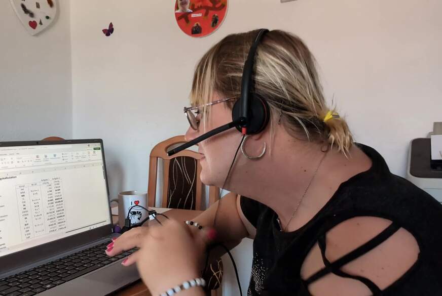 Anna-TS-123: Geil im Home-Office - SB mit F*****n und Dirty Talk