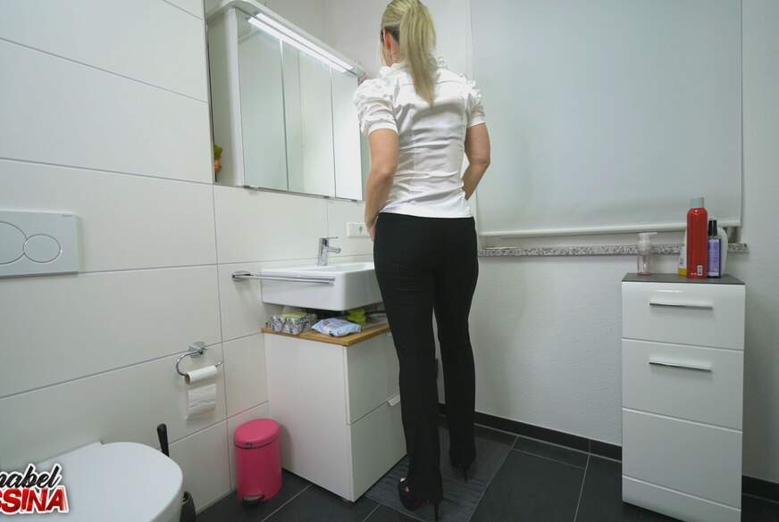 Mit S****a verschmierten A***h z******t zum Meeting von AnnabelMassina