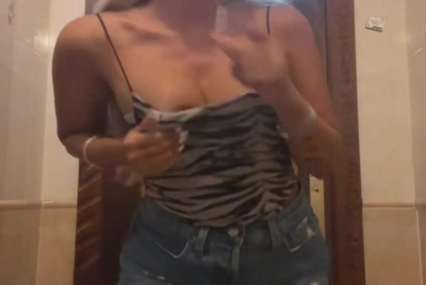 Bad-Jenny: Ich war in einer Kneipe und bin so richtig geil geworden.