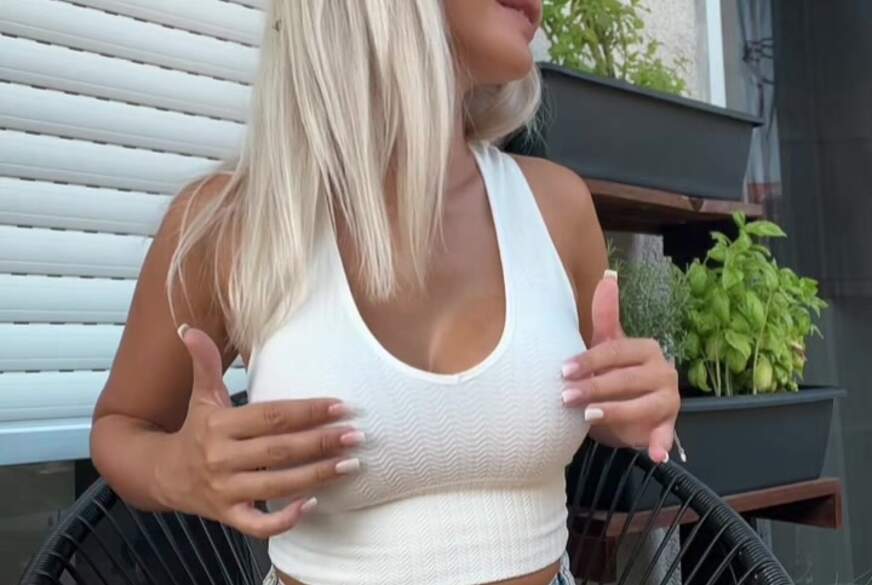 Bad-Jenny: Es ist so heiß heute da werde ich immer so richtig geil.