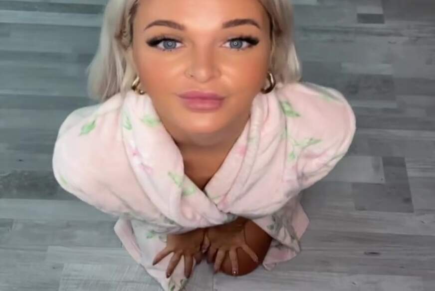 Bad-Jenny: Ich b**se deinen S*****z während du auf meinem Bett sitzt!