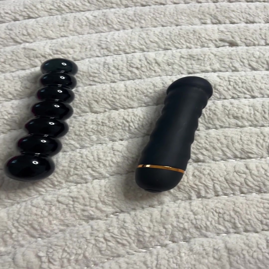Na, willst du sehen, wie ich dir einen richtig tiefen Blowjob gebe? Na, willst du sehen, wie ich dir einen richtig tiefen Blowjob gebe?  
Mein neues Video ist online – und glaub mir, so heiß hast du mich noch nie erlebt…
Ganz nah… ganz intim… nur du und ich.
Welches Toy soll ich nehmen? Oder willst du selbst testen?  
Ich bin sooo gespannt, was du mit mir anstellen würdest…