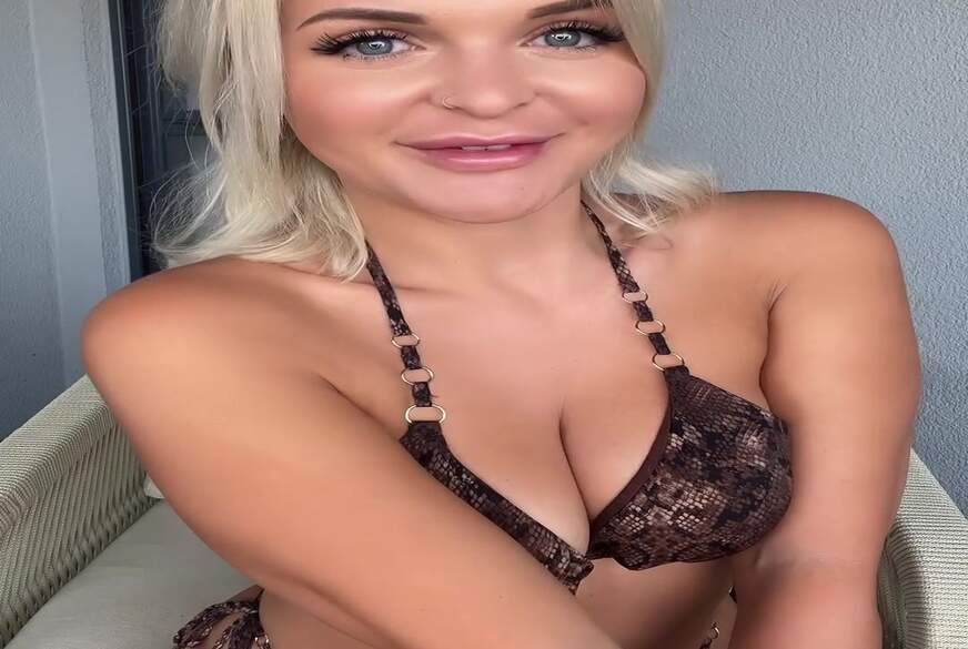 Bad-Jenny: Langsam ziehe ich mich aus, aber wir müssen leise sein. Überall sind Nachbarn, die uns beobachten.