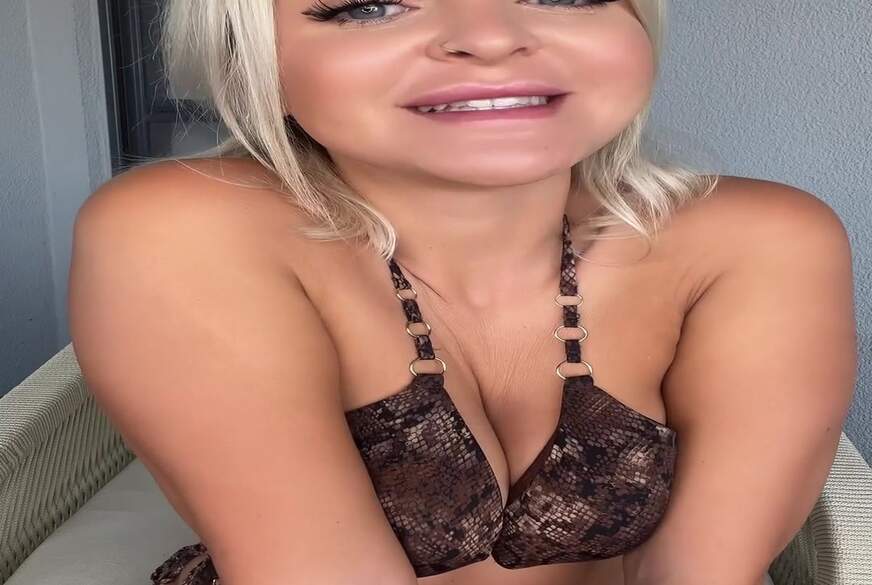 Bad-Jenny: Langsam ziehe ich mich aus, aber wir müssen leise sein. Überall sind Nachbarn, die uns beobachten.