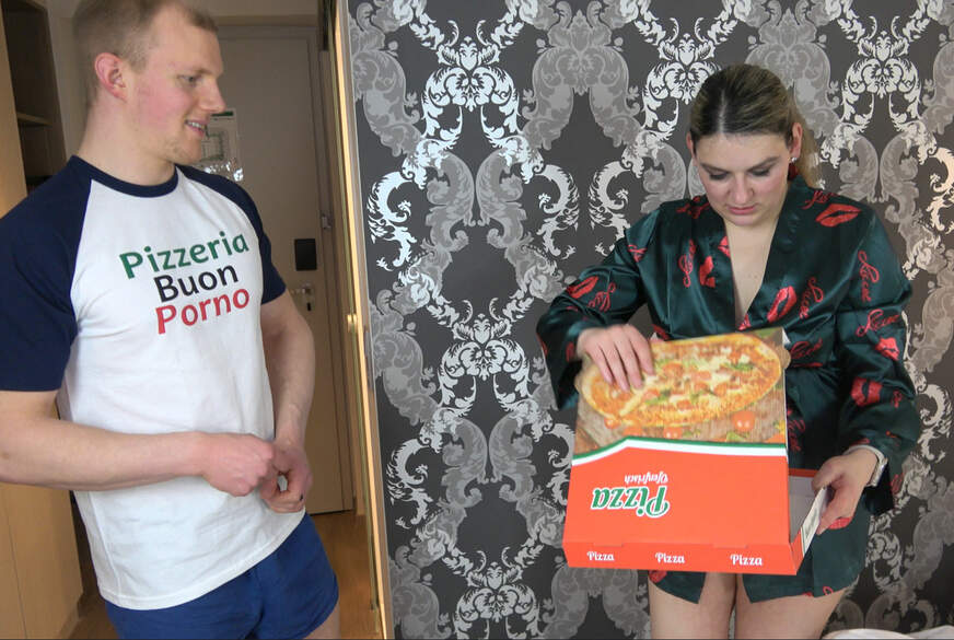 LiaLove88: Wo ist die extra d**ke Wurst auf meiner Pizza? Pizzabote muss herhalten