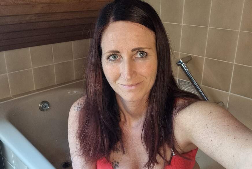 NadjaNeah: Userwunsch  Duschvideo oh man bin ich aufgeregt