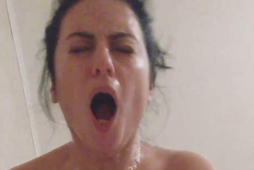 horny shower...Xxxx von KarolaHot pic3