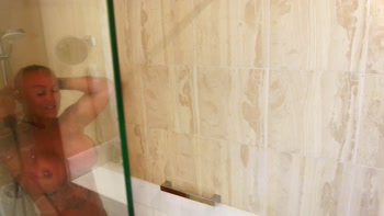 Shower-Twerk