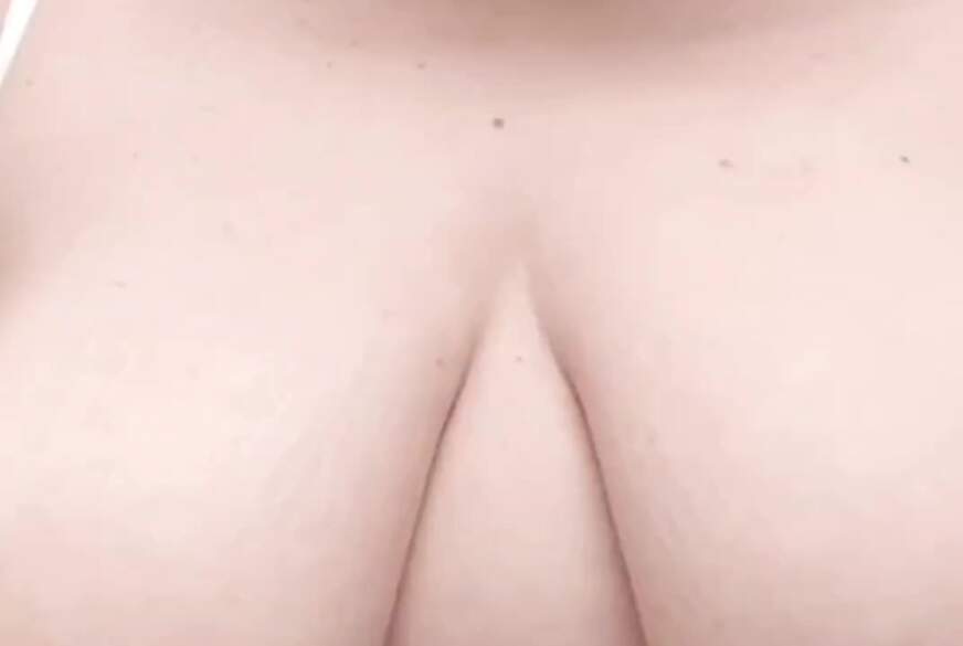 Öl Titten Massage meiner großen Brüste von Sweet-Angel8 pic1
