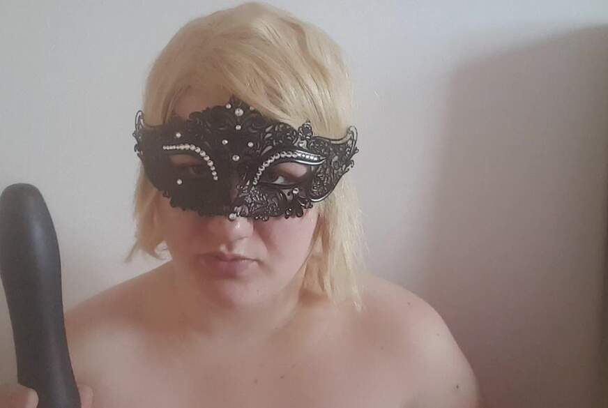 JasminBella: Lust auf einen B**wjob?