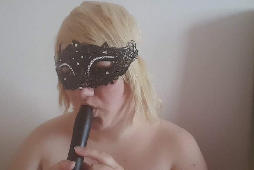 JasminBella: Lust auf einen B**wjob?