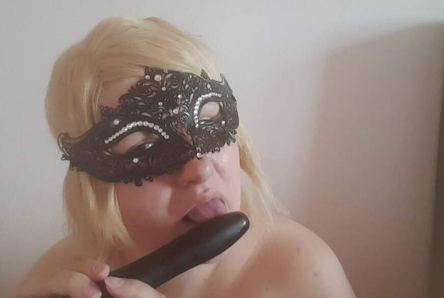 JasminBella: Lust auf einen B**wjob?