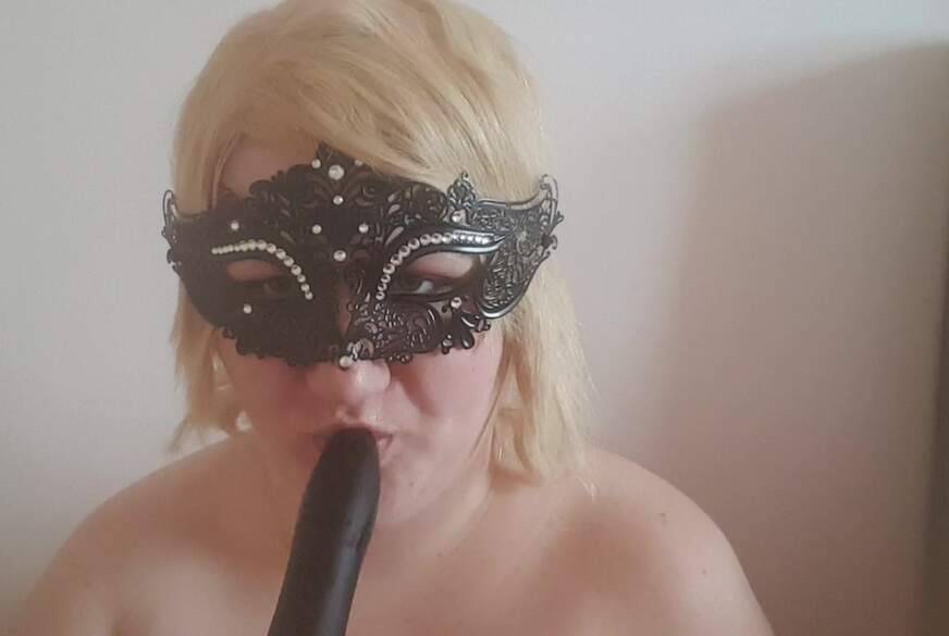 JasminBella: Lust auf einen B**wjob?