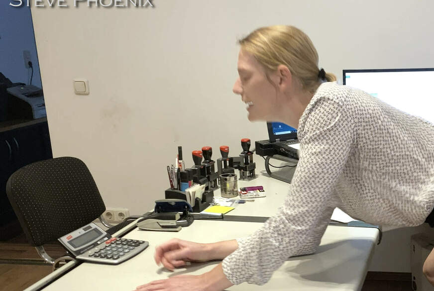 StevePhoenix: Sex am Arbeitsplatz ist geil - schade das 4 Millionne Deutsche ihn nicht genießen kön