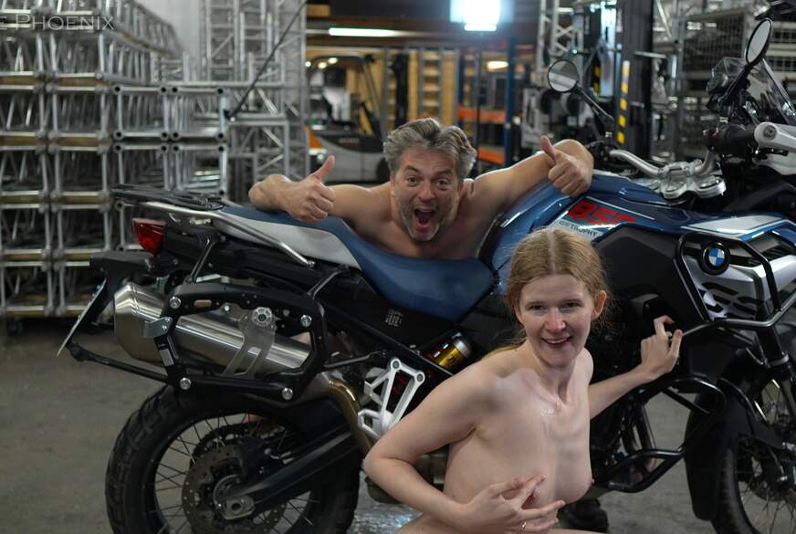 F**k Stunt auf Motorrad von StevePhoenix