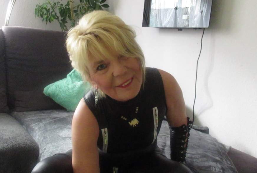 kathrin53: Im Latex anzug meine M**e verwöhnt
