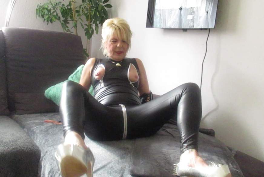 kathrin53: Im Latex anzug meine M**e verwöhnt
