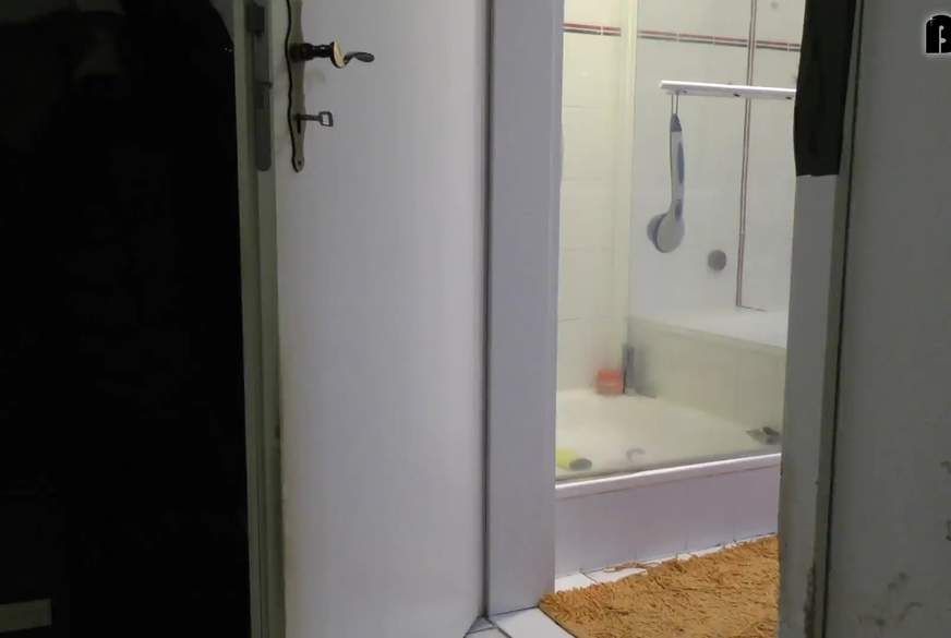 Badewanne als Großraumtoilette b*****t von HotKolibri pic1