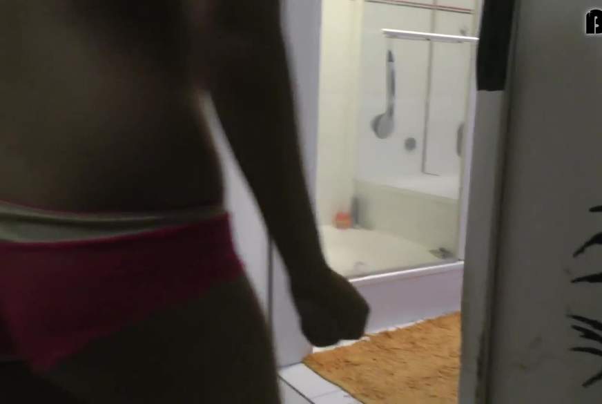 Badewanne als Großraumtoilette b*****t von HotKolibri pic2