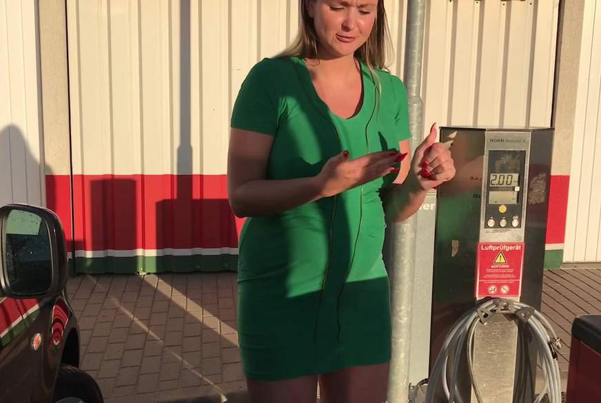 Bella-Tight: 9 Monat s*******r..Typen aufgerissen an der Tankstelle