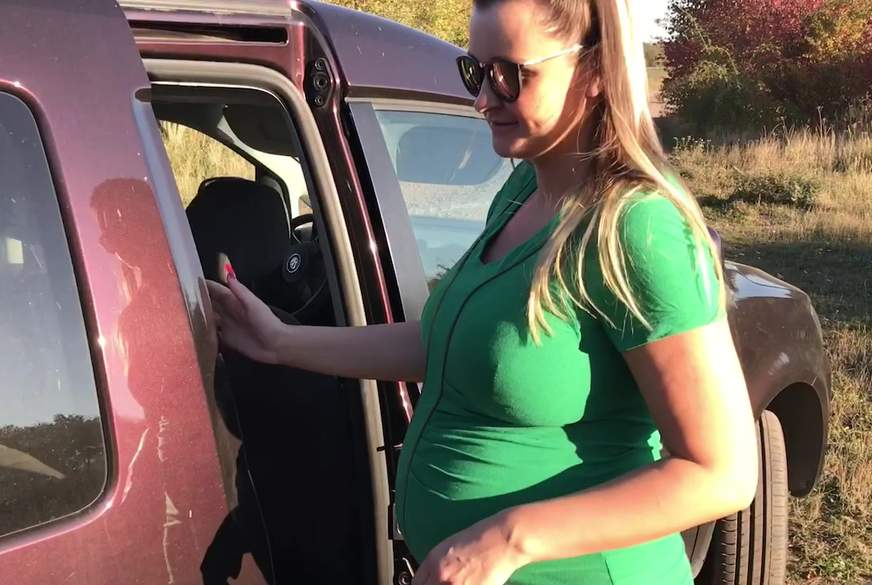 Bella-Tight: 9 Monat s*******r..Typen aufgerissen an der Tankstelle