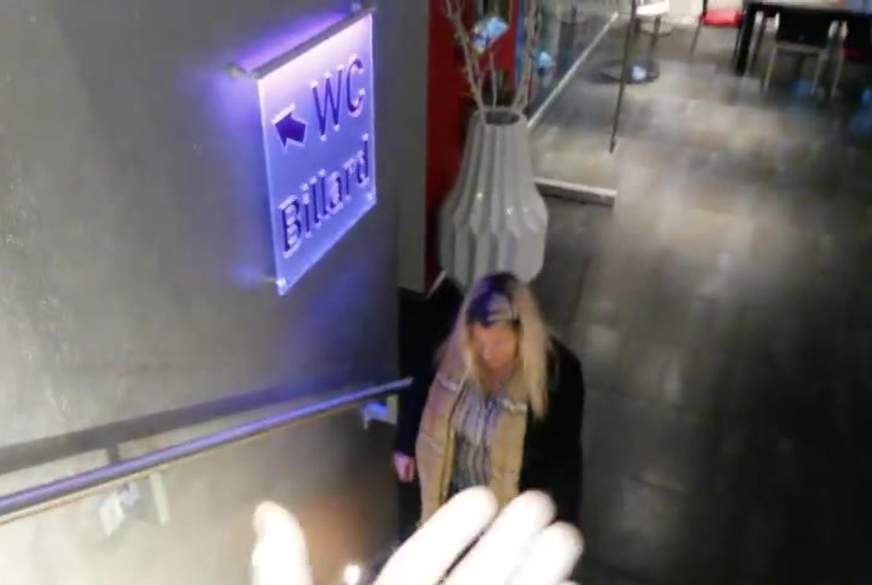 B**s mich im Bowlimngcenter von KimVanDyke