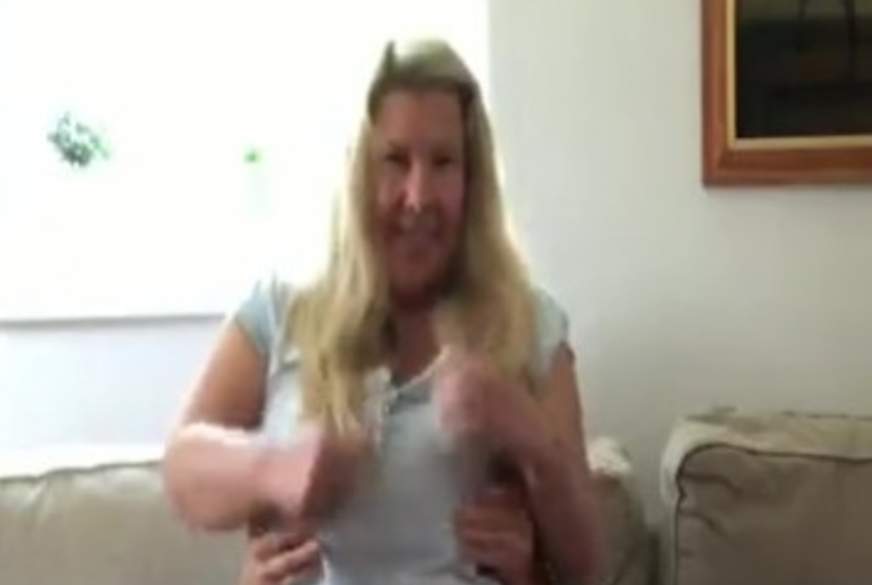 Seine Ehefrau sagt -  die Hose bleibt zu - OK von KimVanDyke