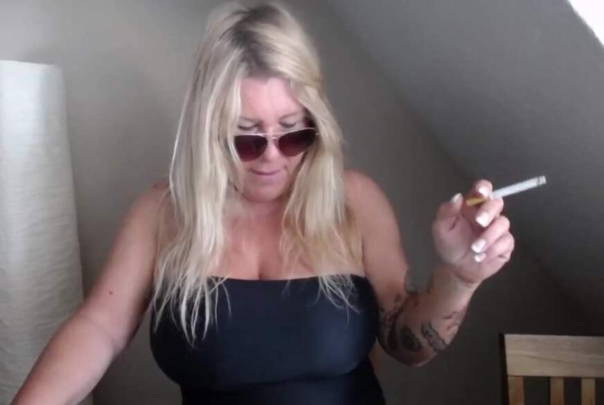 KimVanDyke: Badeanzug B***h Smoking