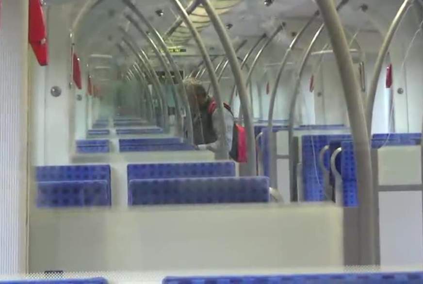 Extrem p*****s - FAHRGAST s*****t in der U-Bahn 2 x ab !!! von KimVanDyke pic3