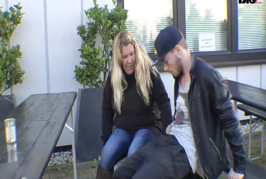 Der arme J***e is ja ganz steif.. von KimVanDyke