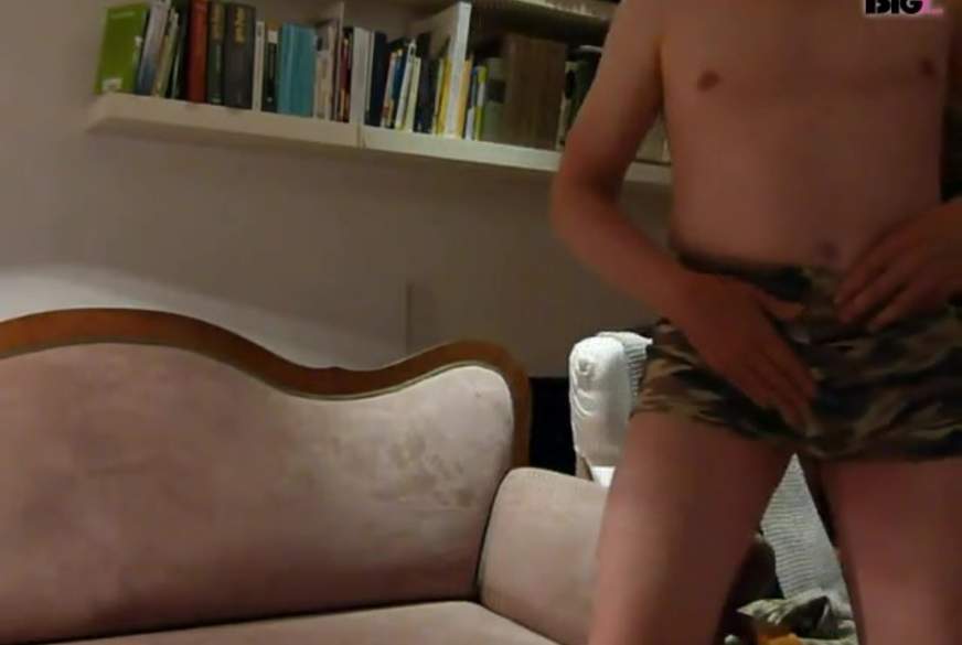 KnutschboyClaus: Hey Süssen, ich strippe für dich..