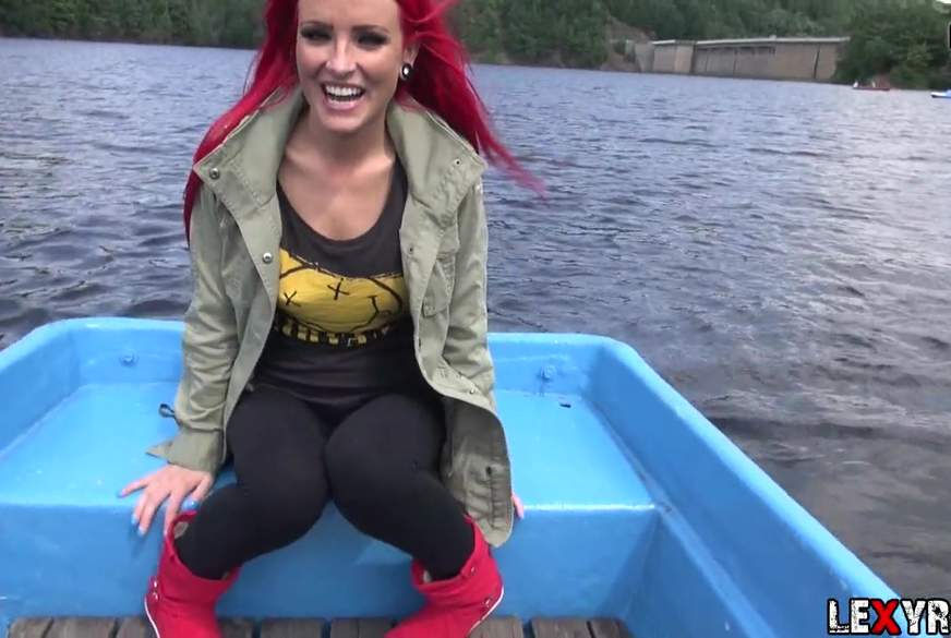 LexyRoxx: versaute Bootsfahrt - mitten auf dem See d**********t und ang*******t