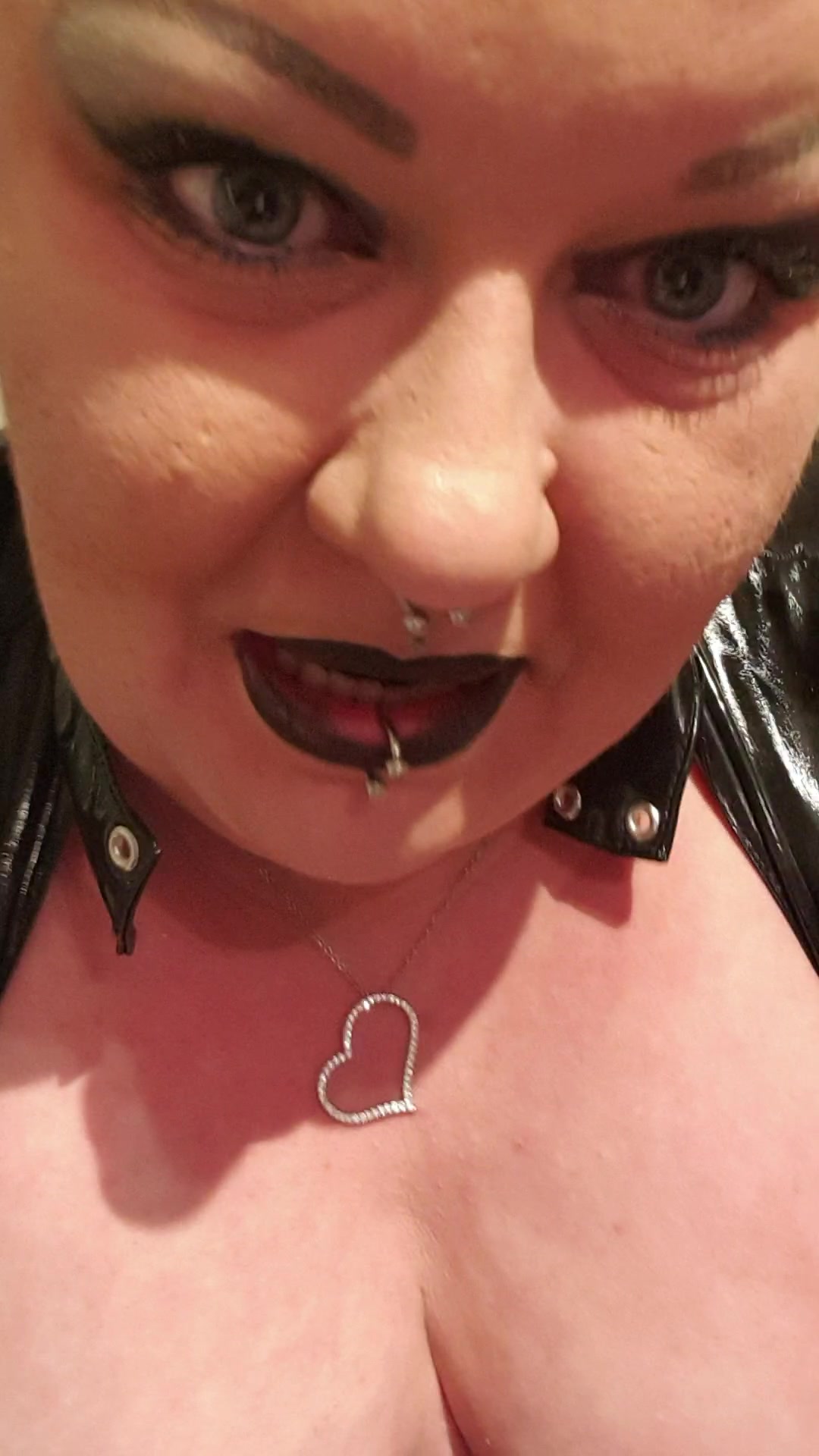 Ich pisse meinem Nachbarn in die Dusche