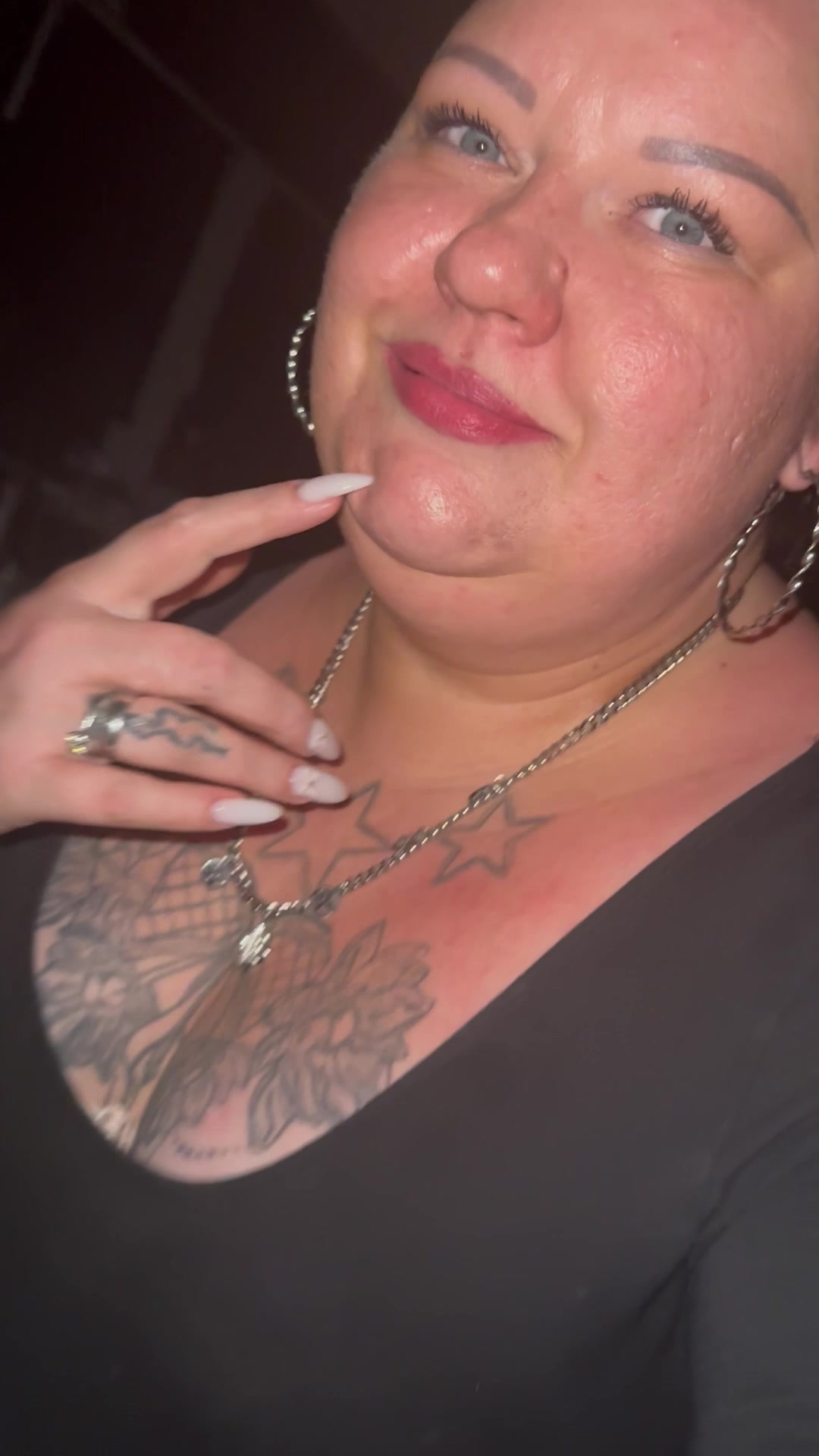 Hmm immer auch für mich ein Genuss den ich gerne mit euch teile.... hier erleichtere ich die Eier und lasse mich geil besamen... kuss